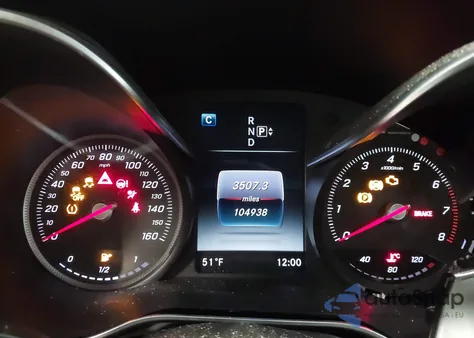 2015 Mercedes-Benz C 300 4Matic z USA, uszkodzony, nr VIN 55SWF4KB3FU016152